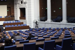 7 депутати онлайн осигуриха кворума в парламента