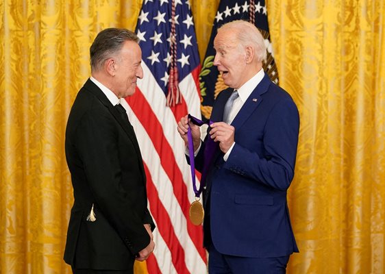 Джо Байдън награждава Брус Спрингстийн с Национален медал на изкуствата
СНИМКА: Ройтерс
