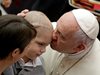Папата покани на цирк бездомници, бежанци и затворници