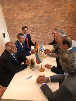 Премиерът Борисов и финансовият министър Владислав Горанов разговарят с домакините си в Берлин.