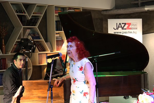 Лени Вълкова в студиото на Jazz FM