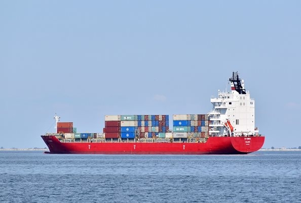 ООН: Атаките на хутите в Червено море доведоха до спад в търговията