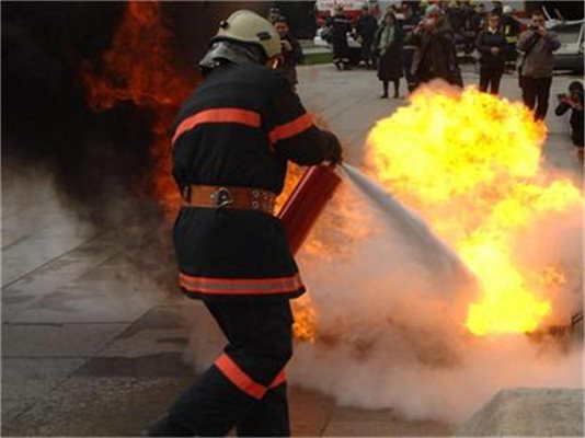 Протестиращ се самозапали пред общината във Варна