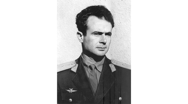 Ангел Кибарски с униформа на военен летец