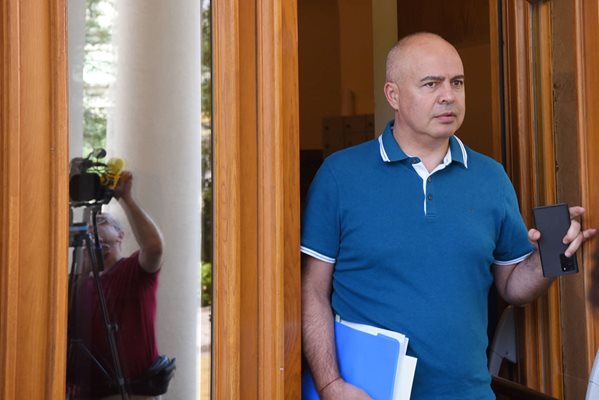 Председателят на групата на БСП Георги Свиленски потвърди, че няма ли предварително договорена подкрепа от поне 121 гласа, няма да се внесе кабинет.
