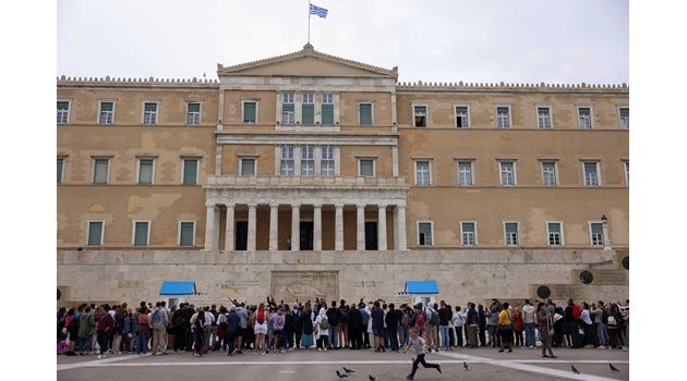 В Гърция е последното служебно правителство в Европа.