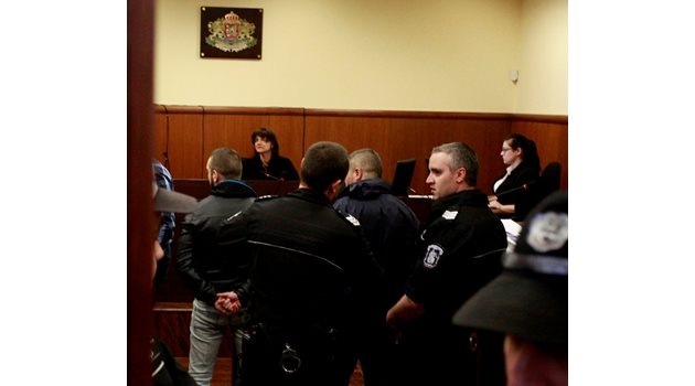 Марио Маринов и Игнат Ханджиев бяха задържани за пласиране на кокаин в столична дискотека. СНИМКИ: “24 ЧАСА” И АРХИВ