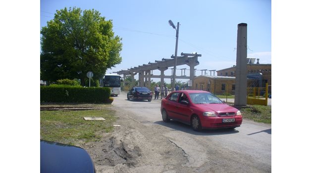 Една от частните улици в района на бившия Азотно-торов завод край Стара Загора, които пречат за нормалното развитие на бизнеса там.