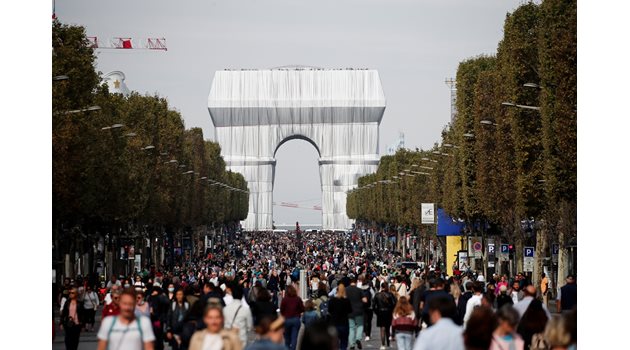 Опакованата Триумфална арка в Париж
