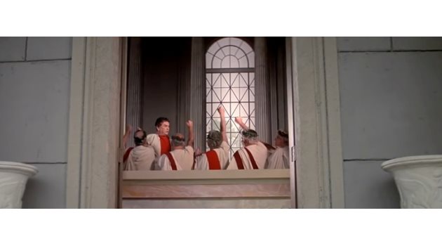 Снимка: компютърен екран, сцената от филма "История на света" с гласуването в Римския сенат. Източник: YouTube.