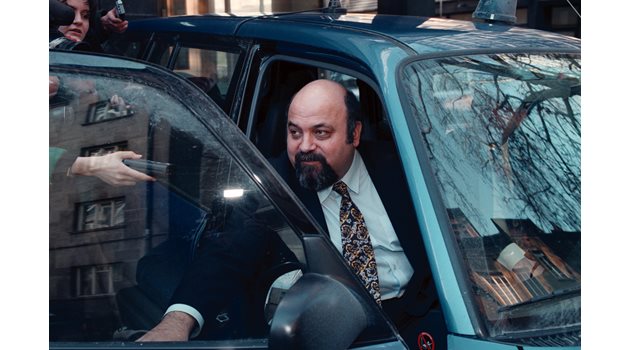 Вицепремиерът и министър на икономиката Александър Божков бе отстранен от поста си през 1999 г.