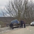 Колата се е качила на мантинелата на моста

Снимка : Фейсбук/ I see you КАТ Велико Търново