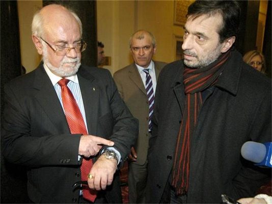 Президентът на "Подкрепа" д-р Константин Тренчев и заместникът му Димитър Манолов са убедени, че управляващите се опитват да удовлетворят каприза на вицепремиера Дянков.