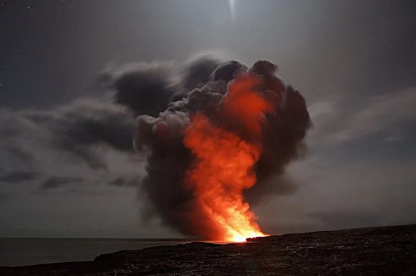 Изригване на вулкан СНИМКА: pixabay