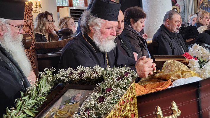 Кърджалийският свещеник беше близък приятел с отец Александър Чъкърък.