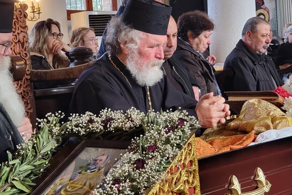 Кърджалийският свещеник беше близък приятел с отец Александър Чъкърък.