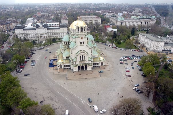 Когато е бил построен, а и дълги години след това, “Св. Ал. Невски” е най-големият храм на Балканите.