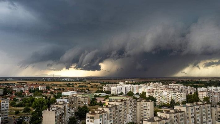 Силната буря приближава района на Ямбол. Снимка и видео  Фейсбук/Meteo Balkans