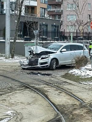 Кола и трамвай се сблъскаха на столичен булевард Снимка: Facebook/Nadejda Doicheva