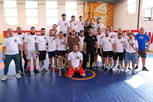 Тимът на НСА спечели отборната титла по свободна борба във Враца