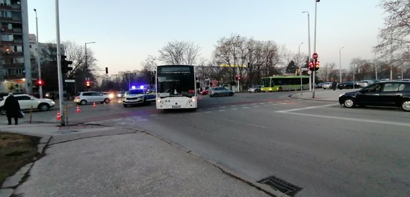 Автобус блъсна жена на пешеходна пътека в Пловдив