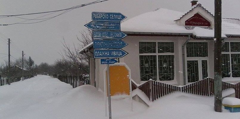 Сняг е затрупал улиците на силистренското с. Ветрен, разположено на брега на Дунав. СНИМКА: ВЕРНИСАЖ