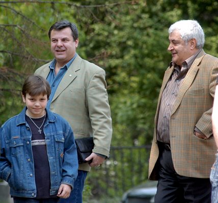 Евгени Бакърджиев със сина си и Иван Вуцов през 2006 г. на "Герена" СНИМКА: Десислава Кулелиева