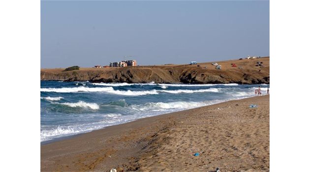 МИШЕНА: Плажовете по Южното Черноморие теглят като магнит мераклии за бързи печалби.