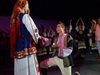 Българин прекъсна танцов фестивал във Франция, за да предложи брак (снимки)