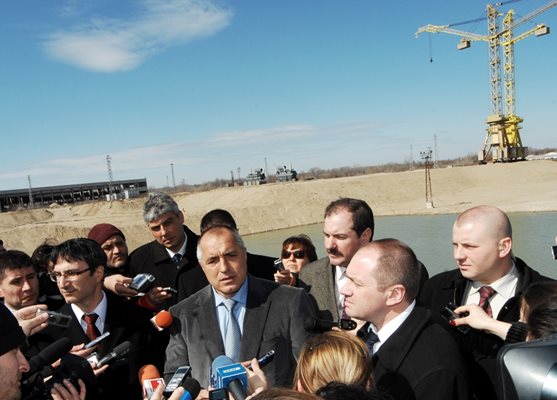 Премиерът Бойко Борисов в първия си мандат по време на инспекция на АЕЦ “Белене”