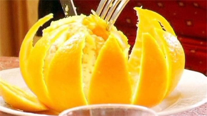 Как се яде портокал с нож и вилица