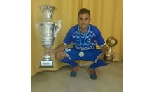 28-годишният футболист на "Розова долина" Емил Рачев почина в съня си