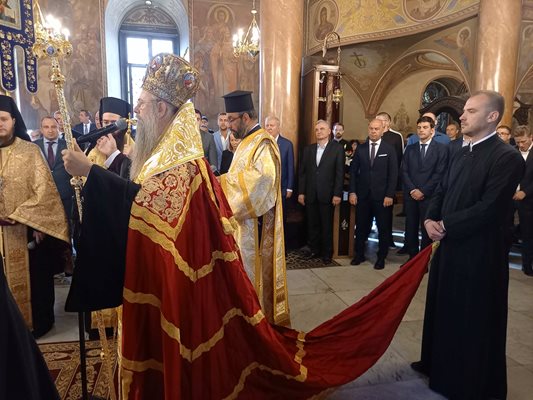 Пловдивският митрополит Николай разгроми политиците за омразата помежду им.