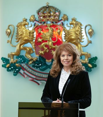 Вицепрезидентът Илияна Йотова