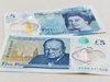 Вегани искат спиране на банкнотата от 5 паунда, съдържала животински мазнини