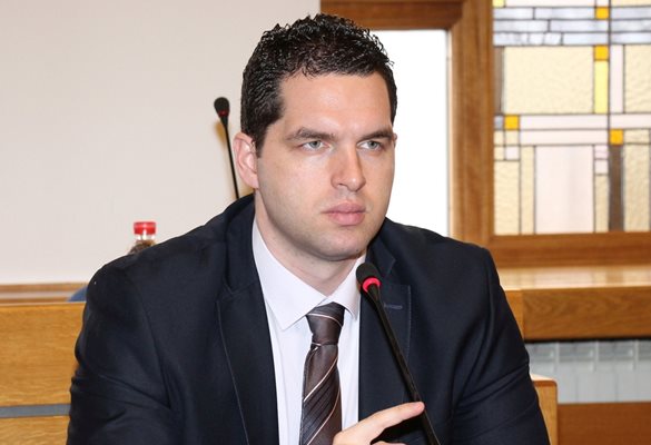 Николай Николов е общински съветник от БСП.