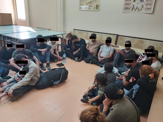 "Ди Велт": България се справя в борбата с мигрантите