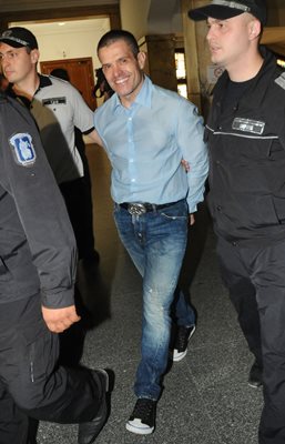Евелин Банев на дело в Софийския градски съд за екстрадиция в Италия през 2012 г.