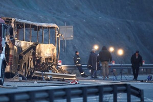 Изгорелият автобус на магистрала "Струма"