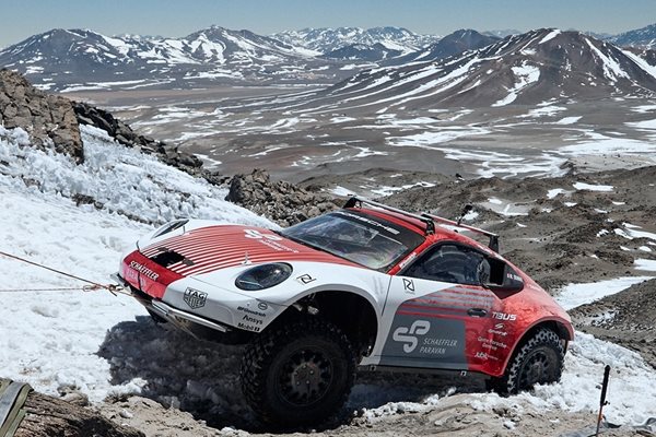 Porsche Dakar 911 СНИМКИ: Фейсбук/Porsche