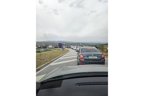 Километрично задръстване се изви по магистрала "Тракия"  Снимка: Facebook/Diana Russinova
