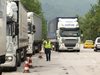 Трафикът е интензивен за товарни автомобили на някои от граничните пунктове с Румъния и Сърбия