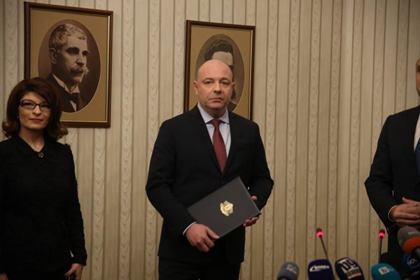 Проф. Николай Габровски получи първия мандат за съставяне на правителство