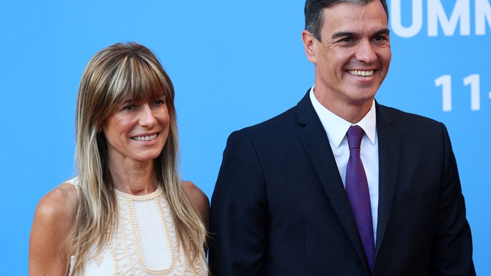 Фейк нюз ли разклати стола на испанския премиер?
