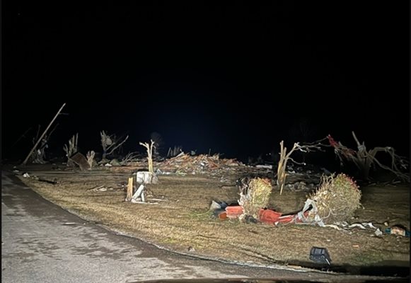Торнадото в Мисисипи взе 23 жертви
 Снимка': Twitter @Johnnypatriot64