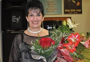 Погребват с "Девойко, мари хубава" загиналата народна певица в мелето край Пловдив
