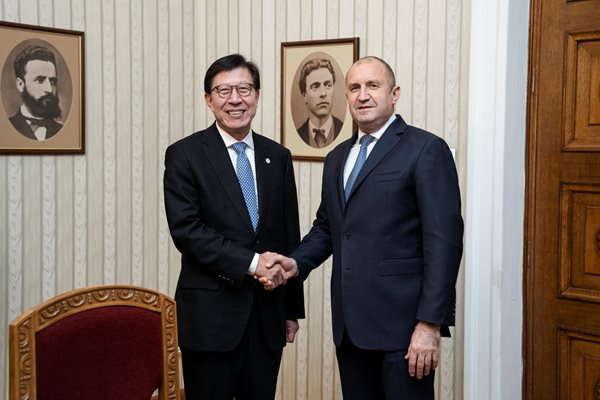 Специалният пратеник на корейския президент бе приет от българския държавен глава Румен Радев. На срещата бе обсъдена кандидатурата на Бусан за домакин на Експо 2030.