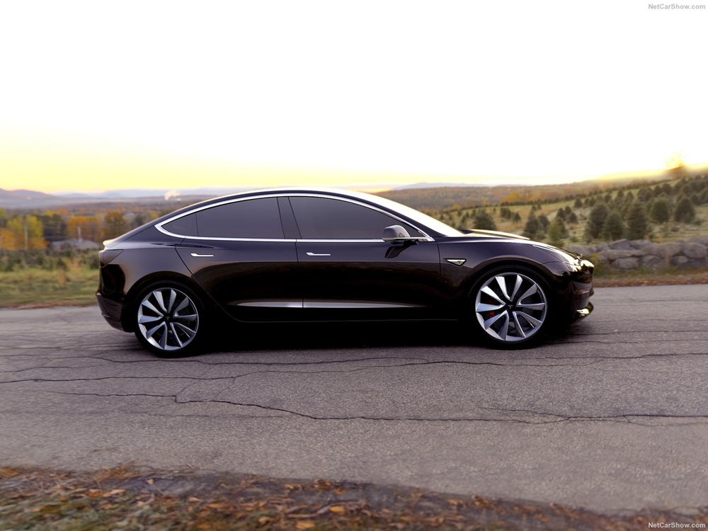 Tesla праща съобщения до клиентите: вземете си новата кола от пристанището!