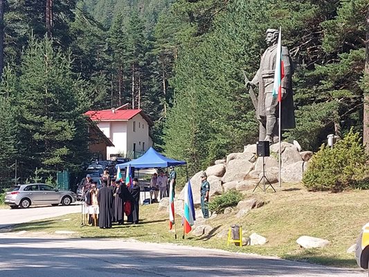 Военнослужещи от Трето бригадно командване се включиха в честването на 119 години от Илинденско-Преожраженското въстание в местността Попови ливади.