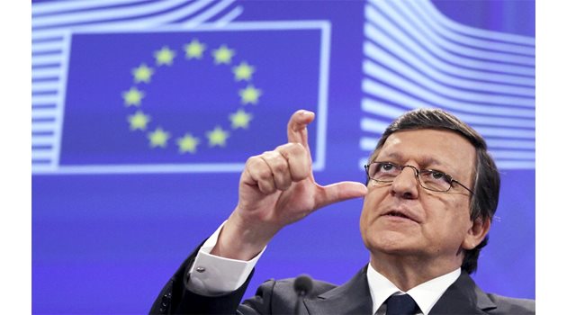 КРЪСТОПЪТ: Шефът на Еврокомисията Жозе Мануел Барозу изчислява до какво ще доведат стратегиите за Гърция и Испания. 